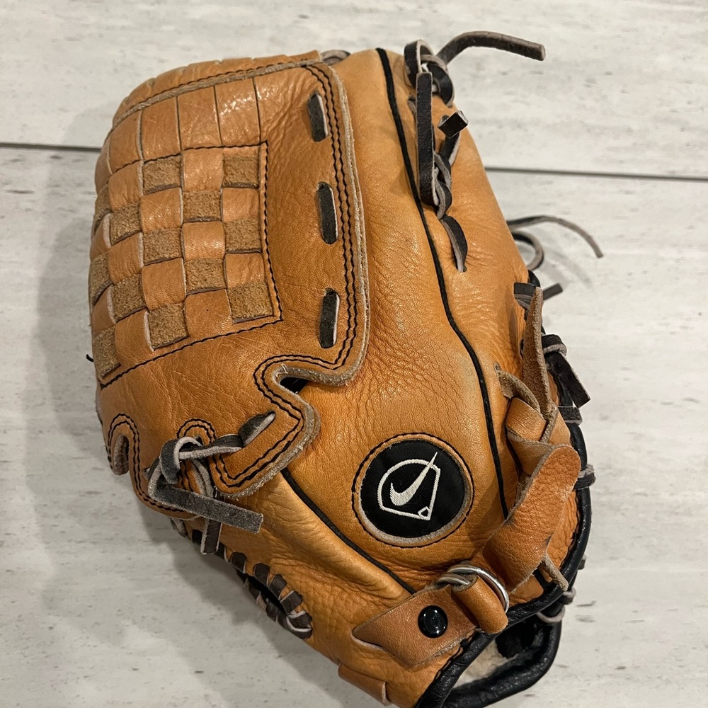 Nike tan leather RHT baseball glove size 11.5